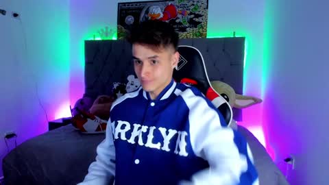 Thom Klein online show from February 4, 6:38 pm