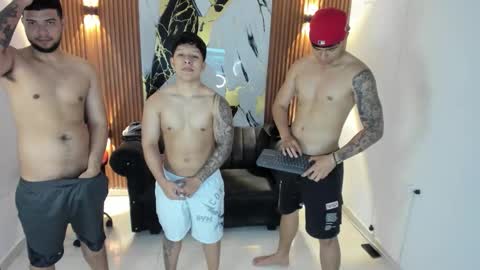 thomson_hot01 online show from October 1, 5:11 am