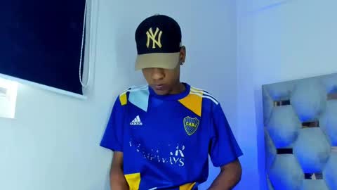 tiago_xxx_ online show from October 17, 9:30 pm