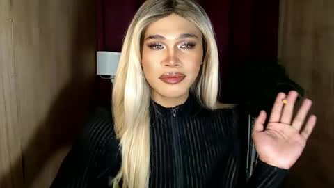 Snapshot of tiara_perezx chatting on March 12, 9:44 am Sam online show from March 12, 9:44 am