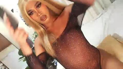 Snapshot of tiara_perezx chatting on December 21, 8:18 am Sam online show from December 21, 8:18 am