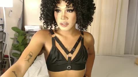 Snapshot of tiara_perezx chatting on December 15, 2:52 am Sam online show from December 15, 2:52 am