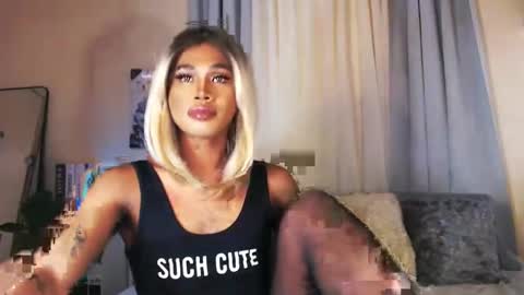 Snapshot of tiara_perezx chatting on February 25, 6:25 am Sam online show from February 25, 6:25 am