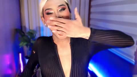 Snapshot of tiara_perezx chatting on September 17, 10:00 pm Sam online show from September 17, 10:00 pm