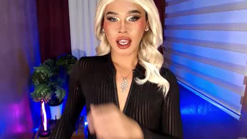 Snapshot of tiara_perezx chatting on September 16, 9:59 pm Sam online show from September 16, 9:59 pm