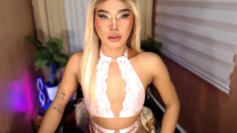 Snapshot of tiara_perezx chatting on September 18, 11:18 pm Sam online show from September 18, 11:18 pm