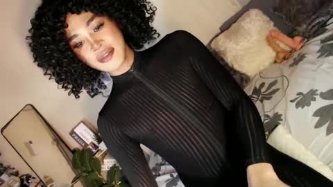 Snapshot of tiara_perezx chatting on February 6, 2:44 am Sam online show from February 6, 2:44 am