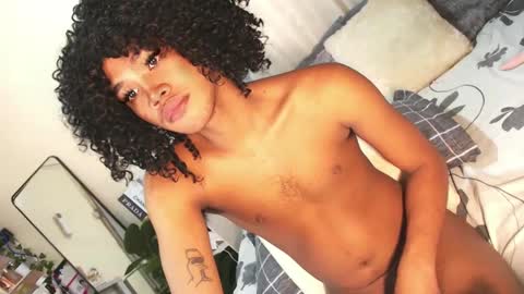 Snapshot of tiara_perezx chatting on February 5, 3:45 am Sam online show from February 5, 3:45 am