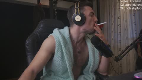 Snapshot of tickle_my_pickle07 chatting on December 2, 1:33 pm tickle_my_pickle07 online show from December 2, 1:33 pm