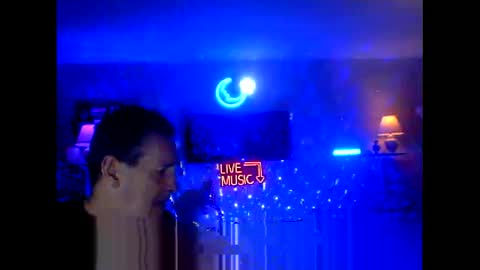 Snapshot of tkthedj chatting on September 18, 1:40 am TK online show from September 18, 1:40 am