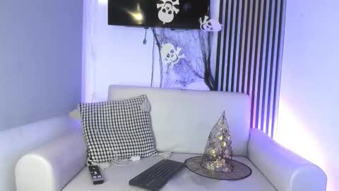 toji lee online show from October 31, 4:36 am