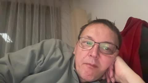 Tom online show from January 3, 6:14 pm