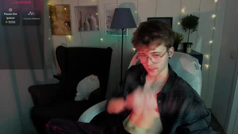 tomas_norton online show from April 1, 8:39 pm