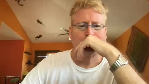 Snapshot of tomascausa chatting on October 27, 6:43 pm Hola online show from October 27, 6:43 pm