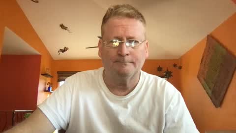 Snapshot of tomascausa chatting on March 11, 4:07 pm Hola online show from March 11, 4:07 pm