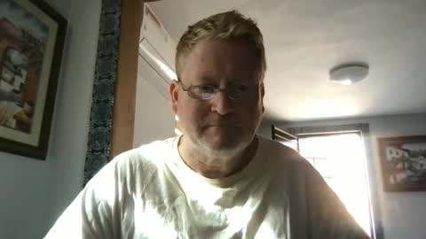 Snapshot of tomascausa chatting on December 5, 9:06 pm Hola online show from December 5, 9:06 pm