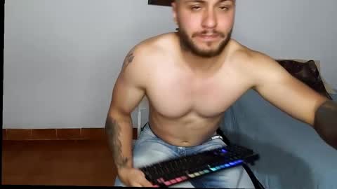 Snapshot of tomdavisxl chatting on March 7, 11:47 pm tomDavisXl online show from March 7, 11:47 pm