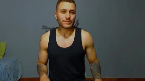 Snapshot of tomdavisxl chatting on October 16, 2:19 am tomDavisXl online show from October 16, 2:19 am