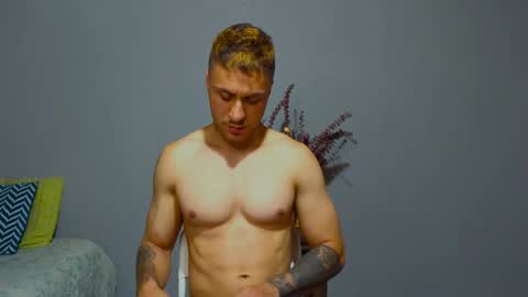 Snapshot of tomdavisxl chatting on October 4, 12:16 am tomDavisXl online show from October 4, 12:16 am