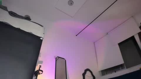   Thomas    online show from January 23, 12:04 am