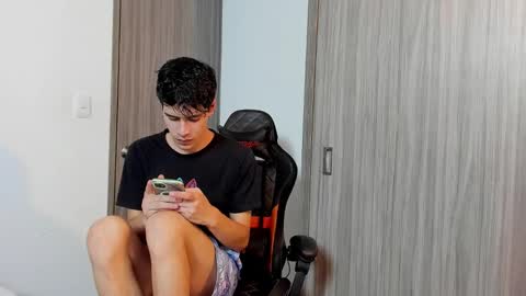 Snapshot of tommy_carlos chatting on February 13, 12:46 am   online show from February 13, 12:46 am
