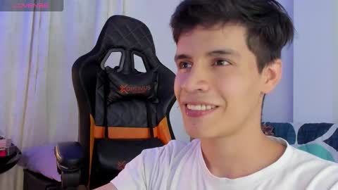 Snapshot of tommy_carlos chatting on October 23, 2:04 am   online show from October 23, 2:04 am