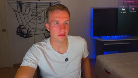 Snapshot of tommy_cumfinger chatting on December 11, 11:43 am Tommy online show from December 11, 11:43 am