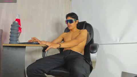 tommyhot7 online show from June 23, 9:18 pm