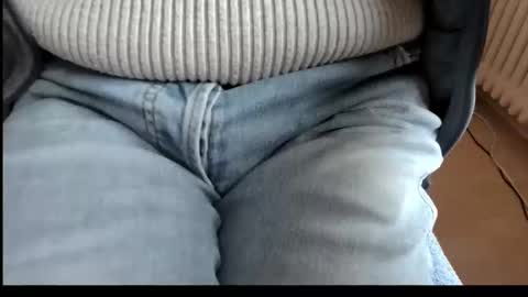 Tom online show from March 25, 3:49 pm