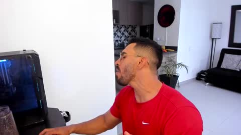 tony muscle1 online show from March 8, 9:51 pm