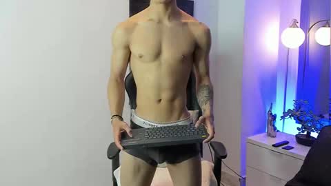 Snapshot of tony_petrov chatting on October 24, 5:31 am tony_petrov online show from October 24, 5:31 am