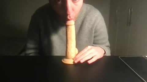 Max online show from March 11, 7:21 pm