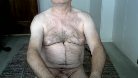 Snapshot of tooohard chatting on February 7, 11:01 am Alex online show from February 7, 11:01 am