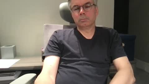 Snapshot of topspin69 chatting on December 5, 3:37 am topspin69 online show from December 5, 3:37 am