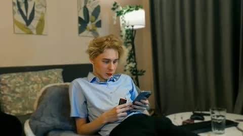 Max online show from November 23, 1:00 pm