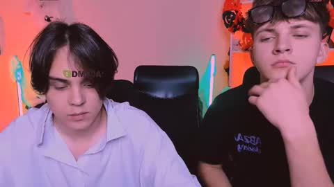 Travis online show from October 26, 7:49 pm