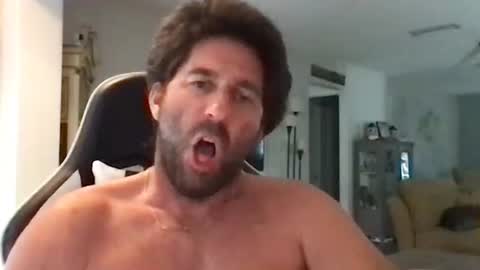 TravisKenn online show from October 30, 7:04 pm