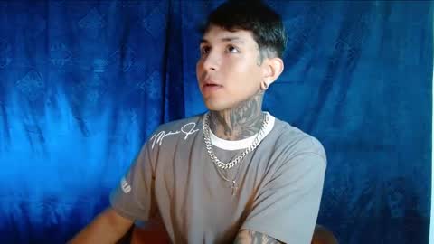 TRAV - INDEPENDENT MODEL online show from December 25, 7:02 pm