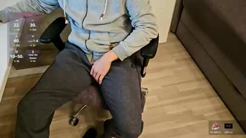 tree1989 online show from November 26, 7:28 pm