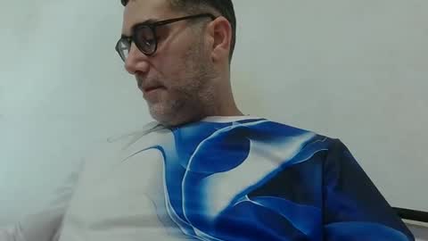 Snapshot of trevido4u chatting on March 5, 3:41 am trevido4u online show from March 5, 3:41 am