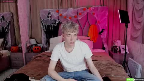 TrevorBenson online show from October 28, 3:20 am