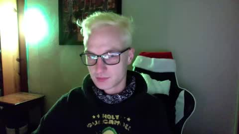 Snapshot of trystoph chatting on December 19, 8:02 am Treistoph online show from December 19, 8:02 am