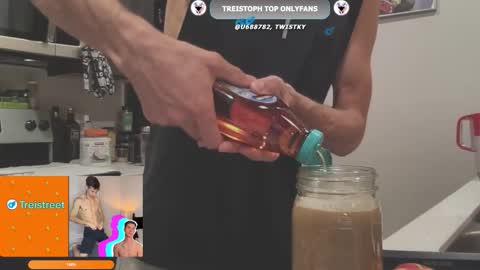 Snapshot of trystoph chatting on October 13, 10:32 am Treistoph online show from October 13, 10:32 am