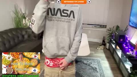 Snapshot of trystoph chatting on October 29, 12:08 pm Treistoph online show from October 29, 12:08 pm