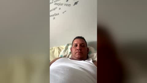 tuhombre1612 online show from May 18, 3:06 pm