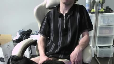 shytwink online show from March 20, 2:48 am