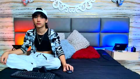    online show from September 30, 8:01 pm