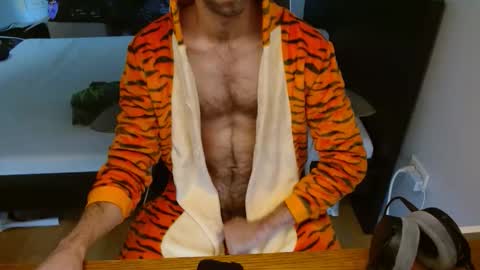 Snapshot of twunkyfitstud chatting on October 31, 9:07 pm twunkyfitstud online show from October 31, 9:07 pm