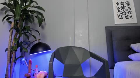 Tyler Fox online show from July 9, 11:30 pm
