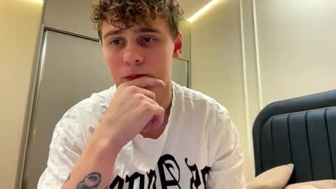 tyler_garrner online show from February 8, 5:28 pm